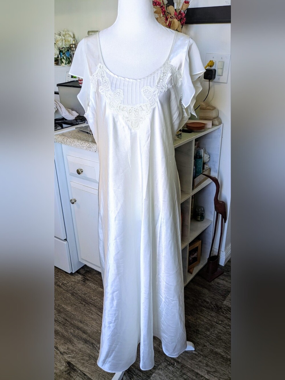 Oscar de la Renta Elegant Bridal White Nightgown